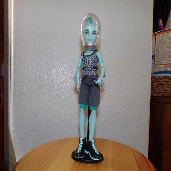 Monster High Gil Webber Dance Class Doll - Picture 3 of 3